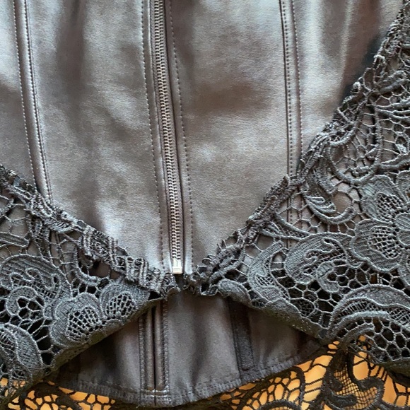 Dreamgirl Plus Size Beyoncé’ Corset with zipper. - Picture 3 of 6